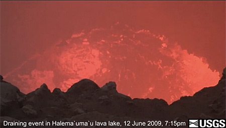 Kilauea_Volcano_Hawaii_lava_lake_video_draining