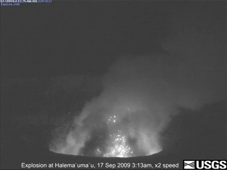 Kilauea_lava_flows_Hawaii_video