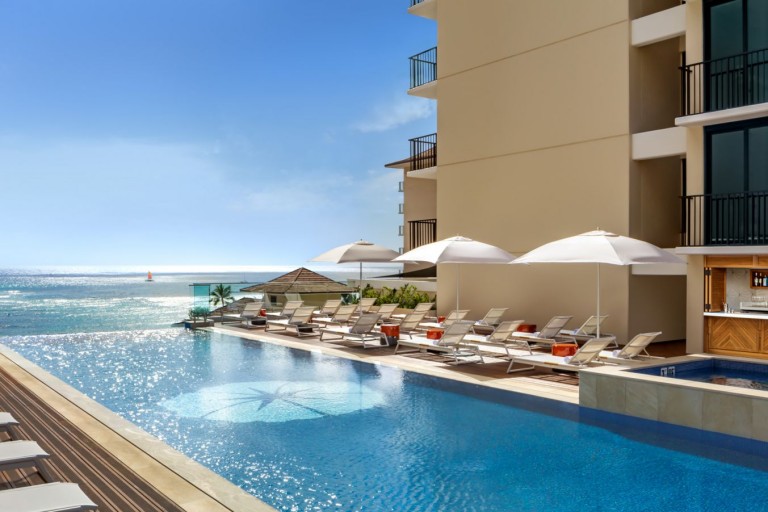 Halepuna_Pool_day