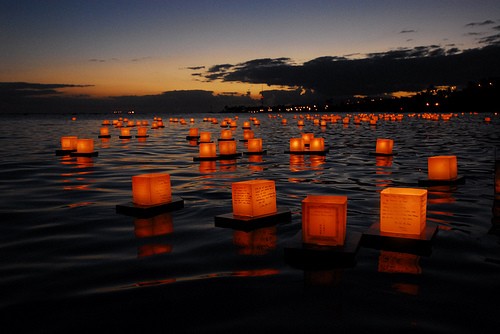 Lantern_Floating_Hawaii_Memorial_Day Lantern_Floating_Hawaii_Memorial_Day
