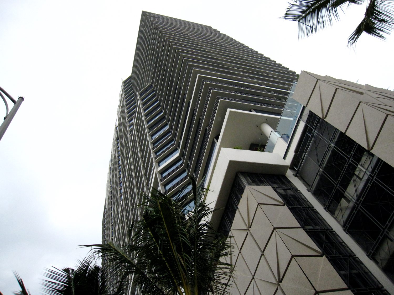 Trump_International_Hotel_Waikiki_opens