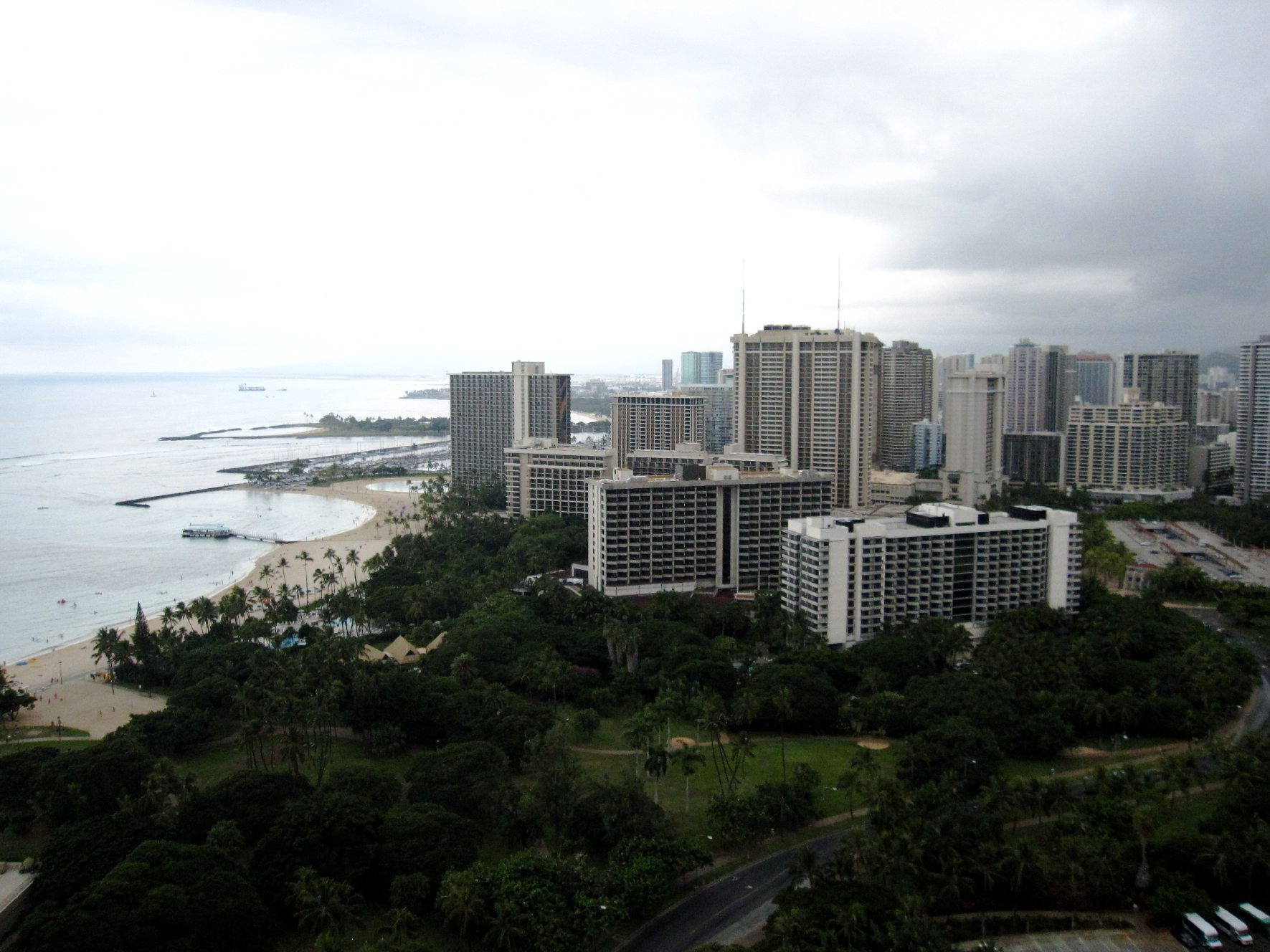 Trump_International_Hotel_Waikiki_opens