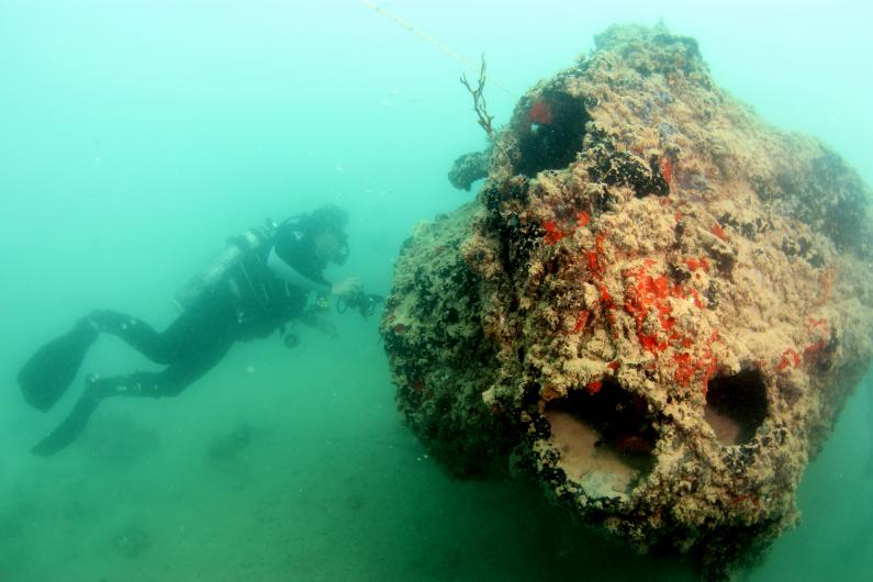 pearl-harbor-navy-sunken-plane