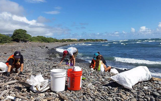 voluntourists