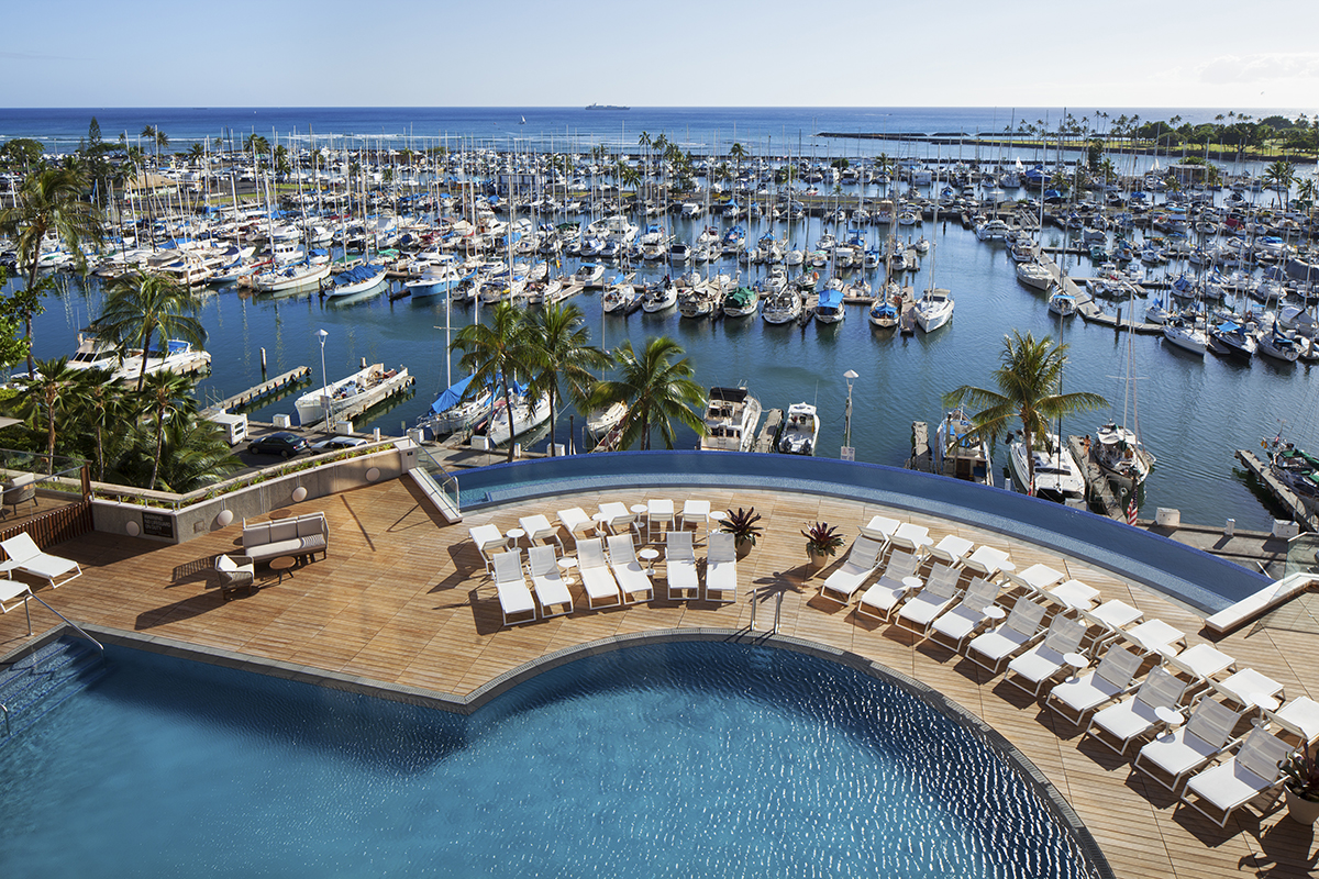  /><figcaption>Regardless of what room you get at the Prince Waikīkī, having access to <em>this </em>pool is worth every penny.<br />
<em>Photo: Courtesy of the Prince Waikīkī</em></figcaption></figure>
</div>
<h4></h4>
<h4><a href=