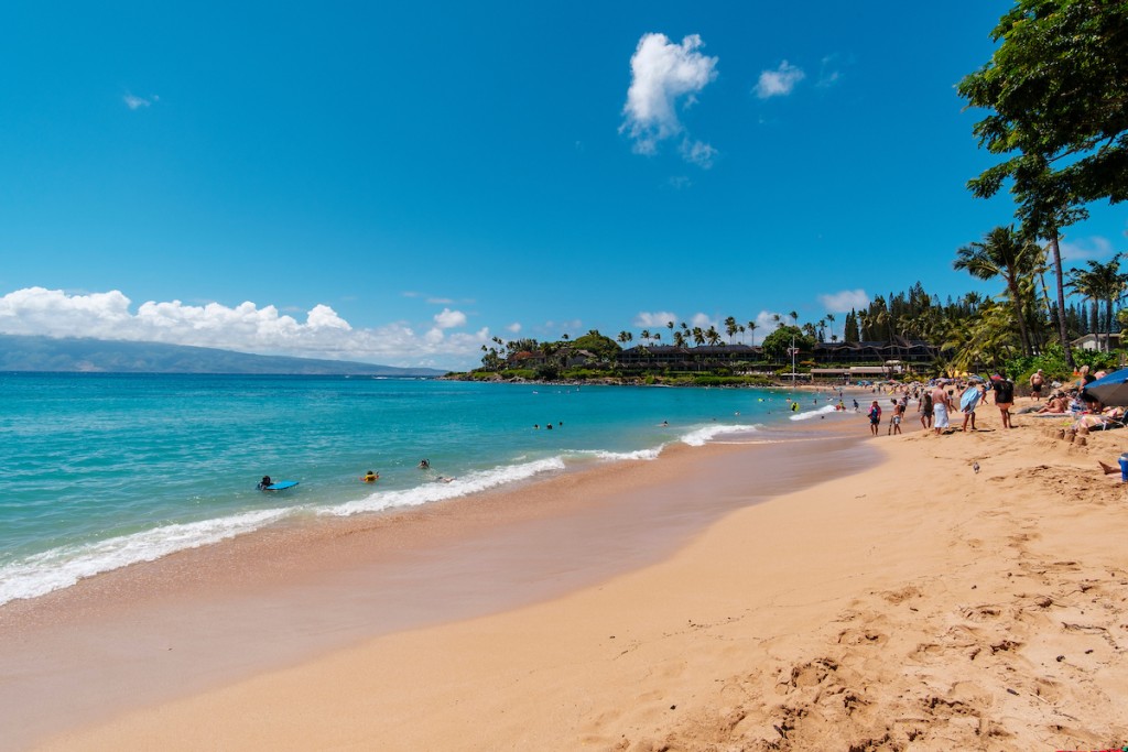 Him2106 Ay Maui 280
