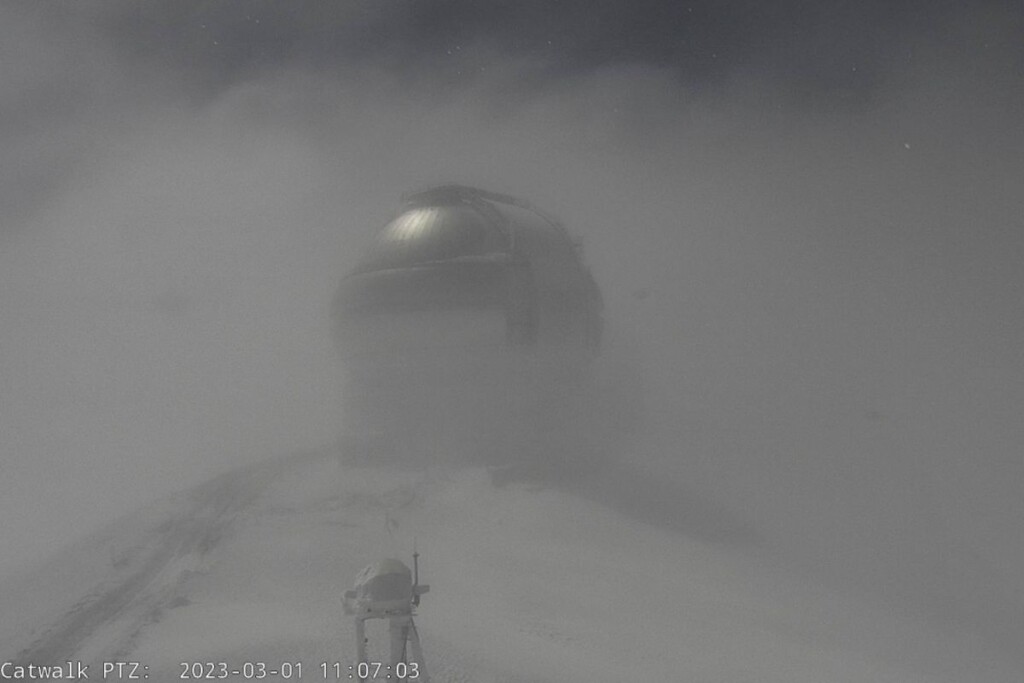 Maunakeasnowfeb2023