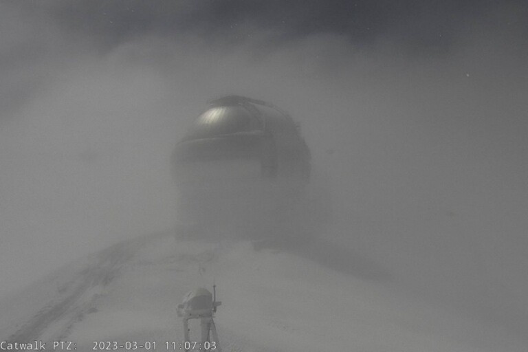 Maunakeasnowfeb2023