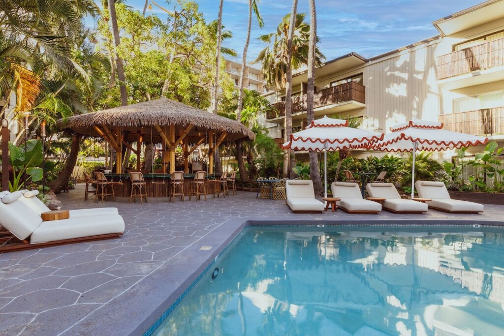 20240708 Pool Bars Heyday White Sands Hotel